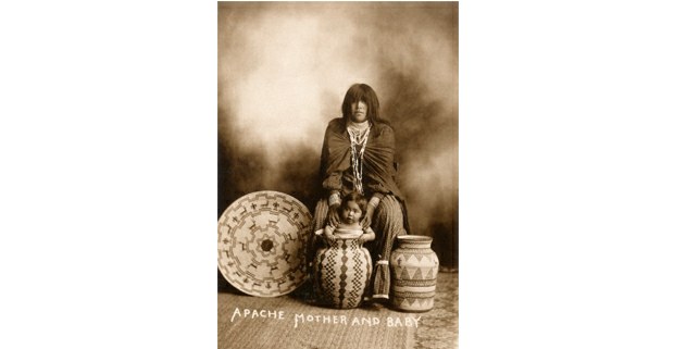 Madre y niño apaches, San Carlos, Arizona. Foto: Anónimo, c. 1900