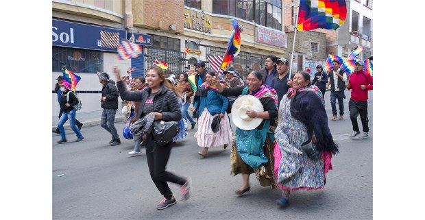 La wiphala se respeta. Bolivia. Foto: Gerardo Magallón