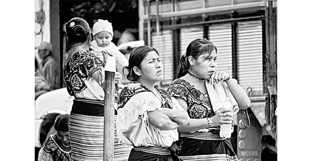 Mujeres tzeltales, Ocosingo. Foto: Mario OIarte