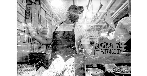 La sana distancia de los tacos de Chivo, Mercado de Jojutla, 2020. Foto: Mario Olarte