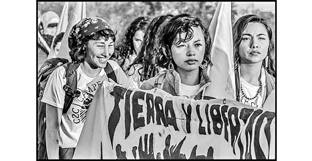 Bellingham, Washington. Manifestantes conmemoran la muerte del trabajador Honesto Silva, y respaldan la creación de la nueva cooperativa de agricultores Tierra y Libertad. Foto: David Bacon