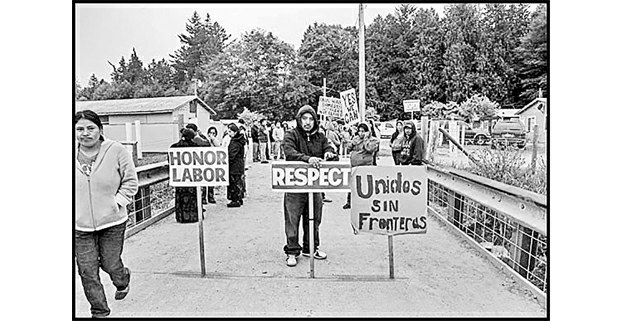Mattawa, Washington. Trabajadores huéspedes H2-A en huelga contra King Fuji, rancho productor de manzanas. Foto: Edgar Franks