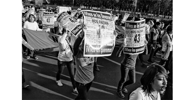 Marcha por la presentación con vida de los 43 normalistas de Ayotzinapa, Ciudad de México. Foto: Mario Olarte