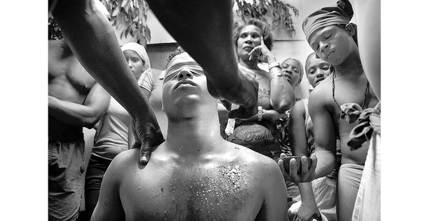 Serie sobre rituales religiosos tradicionales en Cuba. Foto: Raúl Ortega