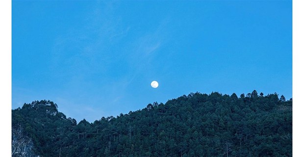 La luna sobre Mitontic, Chiapas. Foto: Xun Sero