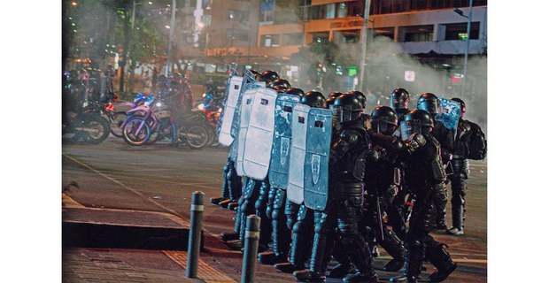 Policía ecuatoriana reprime a los manifestantes en Quito, Ecuador, 25 de septiembre de 2025. Foto: Frank Caiza