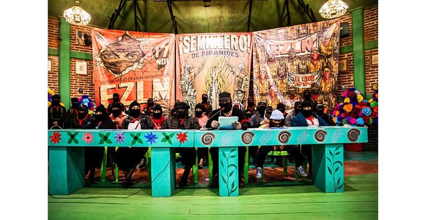 La comisión sexta del EZLN durante la reunión “Semillero de pirámides, de historias, de amores y, claro, desamores”, 26-30 de diciembre de 2025, San Cristóbal de Las Casas, Chiapas. Foto: Santiago Torrado