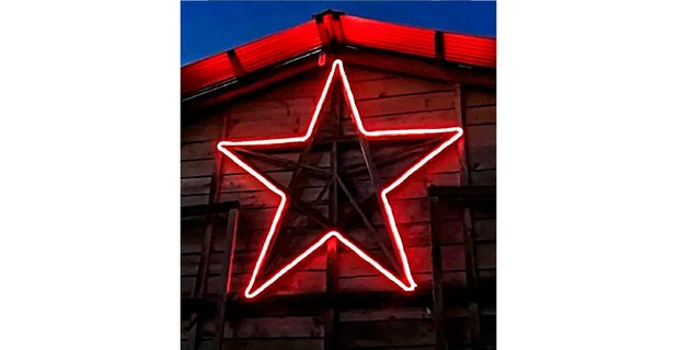 Exterior del Cine Comunitario Zapatista “La Ballena”, Caracol 11 Tulan Ka’u, durante el Segundo Festival de Cine “Puy ta Kuxlejaltik”, 2019. Foto: Rebeldías, Resistencias, El Común y otras luchas