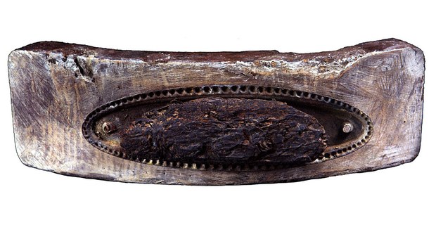 Óvalo, 2000, madera sobre tabla, por Lucinda Urrusti