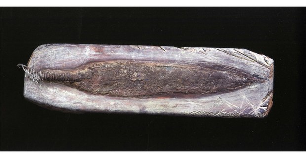 Pieza de madera sobre tabla, por Lucinda Urrusti