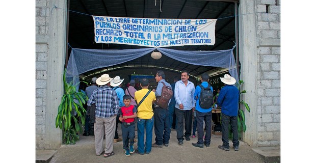 Entrada a la conmemoración del Gobierno Comunitario de Chilón, Centro Chic, Chiapas, noviembre de 2025