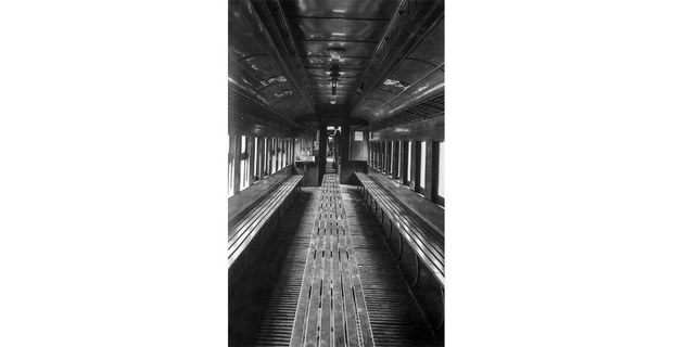 8.jpgVagón de ferrocarril, ca. 1937. Archivo Enrique Díaz, Delgado y García (México inédito, fotografías del Archivo General de la Nación, Basilisco Ediciones/Conaculta, 1999