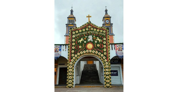 Arco de flores en Hueytamalco, Puebla, 2026 Foto: tomada del Facebook de Hueytamalco Digital